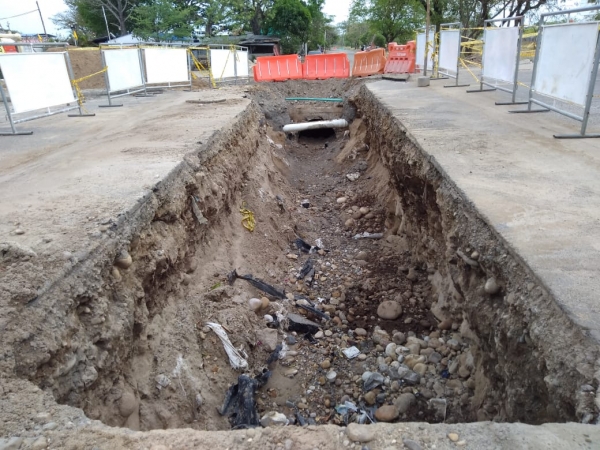 Atienden emergencia en la calle 30 por el colapso de la estructura vial