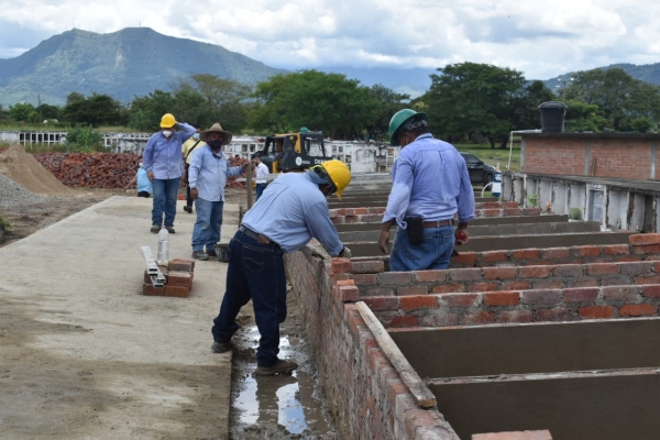 En cementerio de Yopal se construyen 300 bóvedas para atender muertes por Covid19