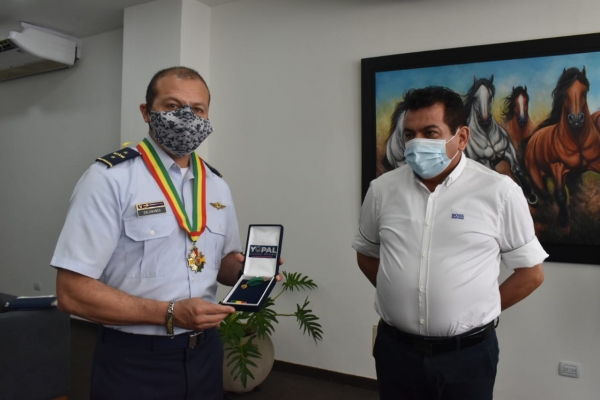 Condecoraron a comandante del Grupo Aéreo del Casanare