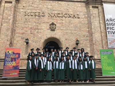 Ecopetrol entrega beca para estudios superiores a los mejores bachilleres rurales del país