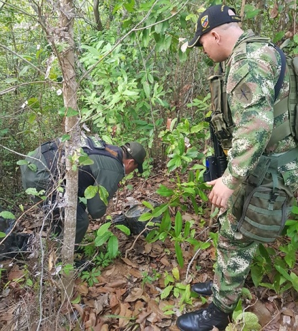 Eln habría abandonado 2 artefactos explosivos cerca de una trocha