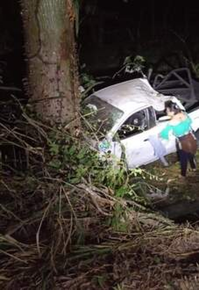 Se accidenta camioneta en la vía San Luis de Palenque -Trinidad