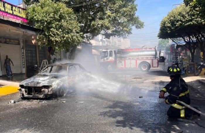 Emergencia por incendio vehicular en pleno centro de Yopal