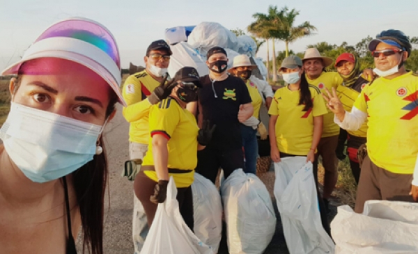 Grupo de ciclistas &quot;Topoch@s de Maní lideran jornada de limpieza de vías en su municipio