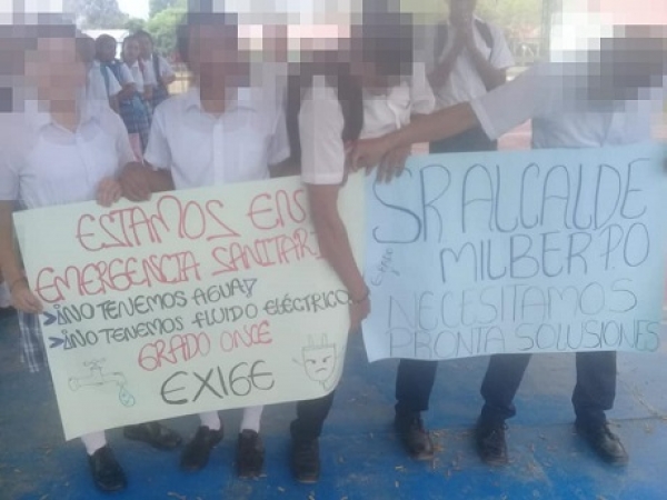 Estudiantes de Bocas del Pauto exigieron servicios públicos y transporte escolar