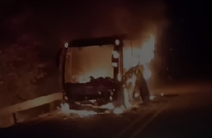 En Hato Corozal desconocidos prendieron fuego a buseta que se dirigía hacia Saravena
