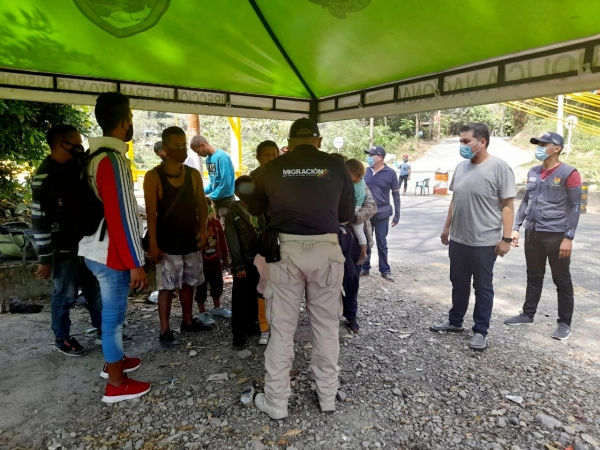 Realizan controles para garantizar que los ciudadanos extranjeros que llegan a Yopal sigan su camino