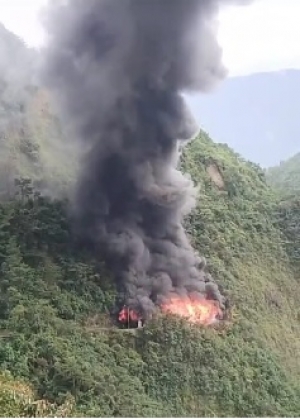 Vehículo que transportaba nafta se incendió dentro del túnel de Quebrada Blanca en la Vía al Llano