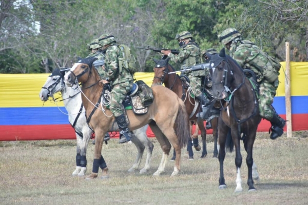 Dos pelotones montados fueron entregados por el Ejército Nacional para la seguridad de Arauca