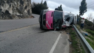 En la ruta Yopal – Sogamoso se volcó una van dejando varios lesionados