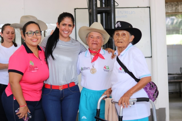 Gobernación entrega dotación a hogares de bienestar de adultos mayores en seis municipios