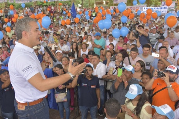 Duque hasta bailó y cantó joropo en su recorrido por Casanare