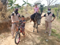Soldados sumaron esfuerzos y le regalaron una bicicleta a un niño en Aguazul que sueña con ser ciclista