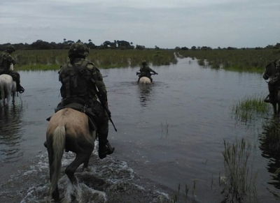 Los hombres que cabalgan por el bienestar de los colombianos