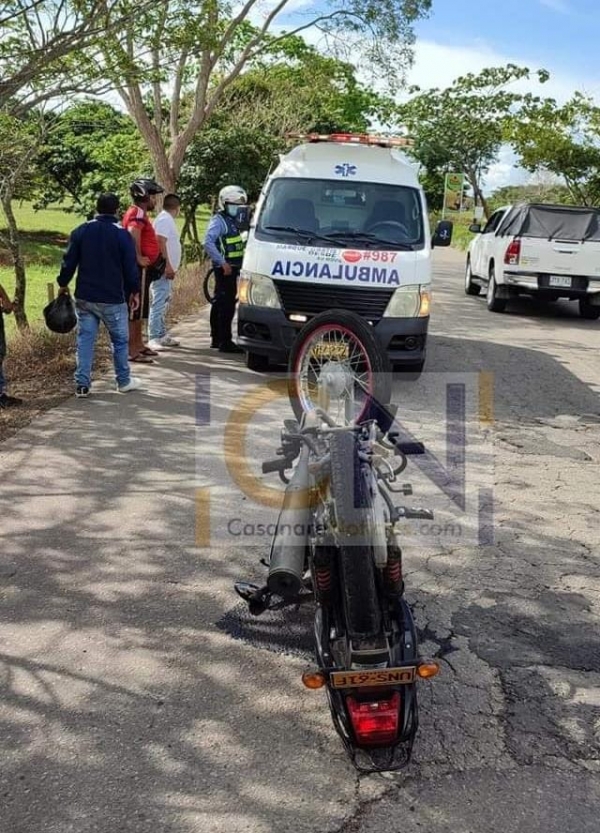 Motociclista impactò con la parte trasera de una camioneta de Bomberos Yopal