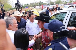 Equipos de búsqueda y rescate y vehículo contra incendios recibieron Bomberos de Yopal y Chámeza