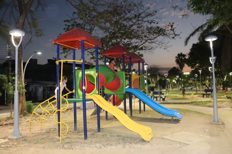 Parques del barrio María Paz también entraron en la modernización y expansión del alumbrado público
