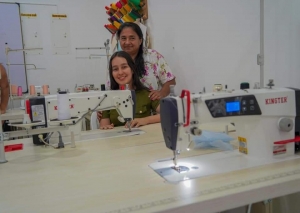 Mujeres de Sabanalarga recibieron más de $246 millones en dotación para espacios de preparación de alimentos, costura y confección