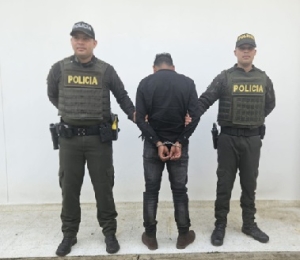 En la Marginal del Llano fue capturado un sujeto que debe pagar condena por porte ilegal de armas