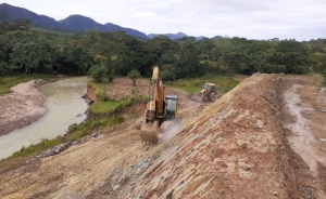 Iniciaron obras correctivas en vías de Sabanalarga impactadas por la socavación de las quebradas La Botijera y La Piñalera