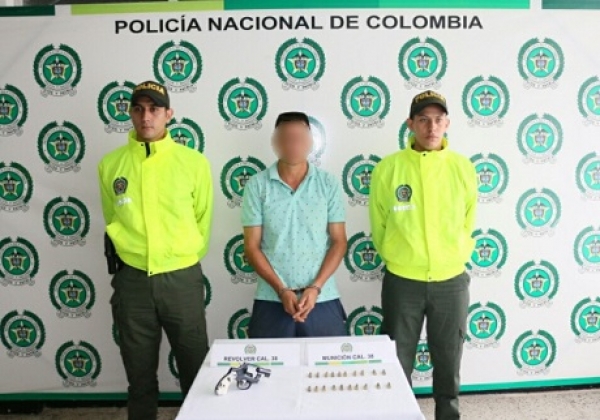 Denunciado por violencia intrafamiliar, fue capturado portando un arma