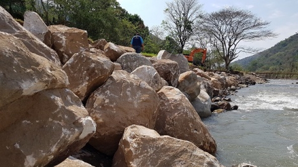 Enrocado sobre el río Cravo sur, obra de mitigación para temporada de lluvia