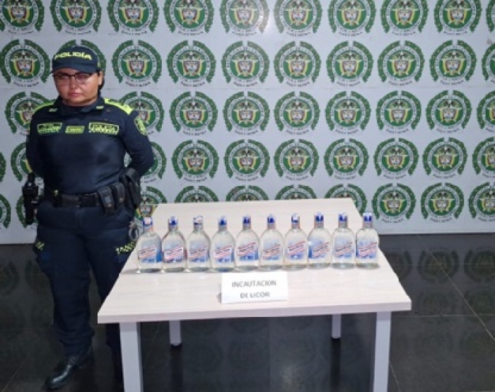 Policía incauta 10 botellas de aguardiente adulterado en Orocué durante Plan Navidad