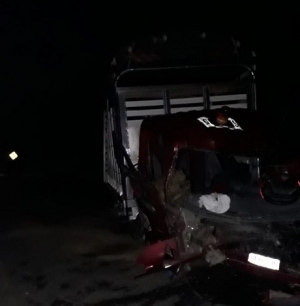 Imprudencia en la vía ocasionó accidente entre camiones y dos heridos