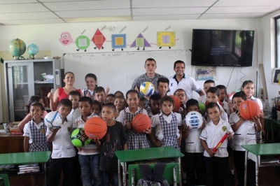 En Quebradaseca 45 niños fueron beneficiados con regalos de la Fuerza Aérea