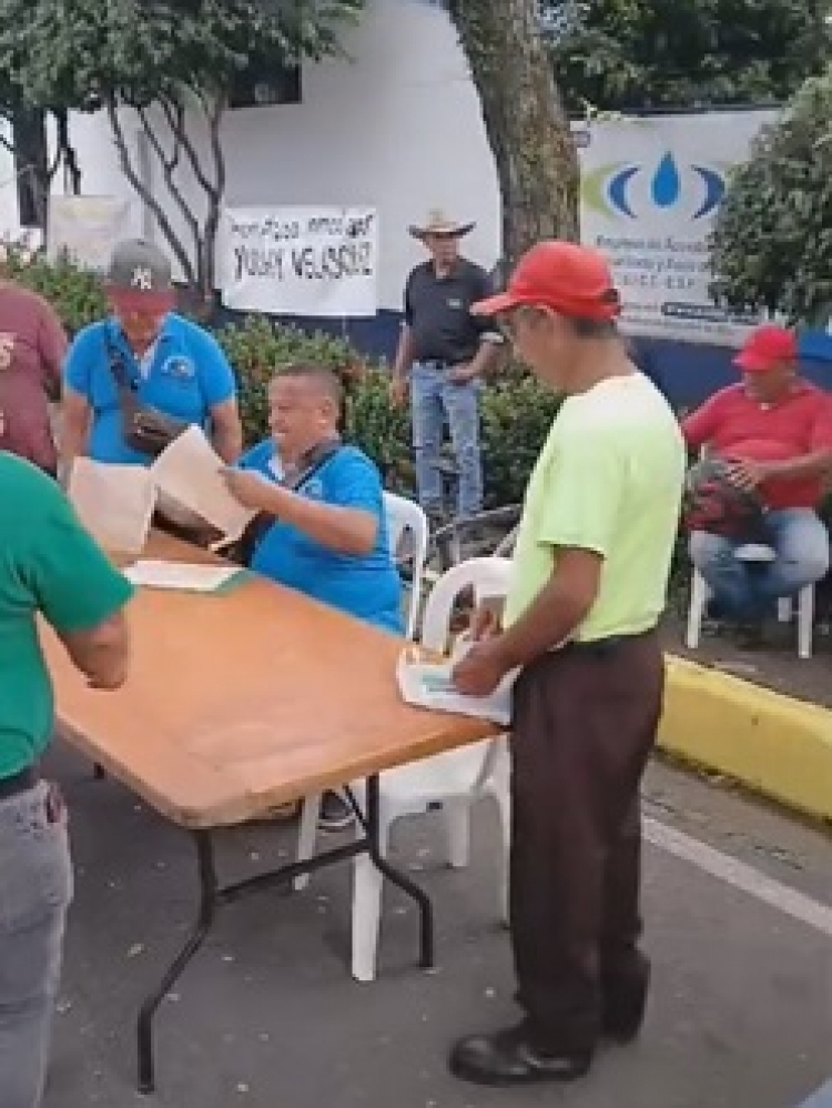 Avanza proceso de recolección de firmas para solicitar el relevo en la gerencia de la EAAAY