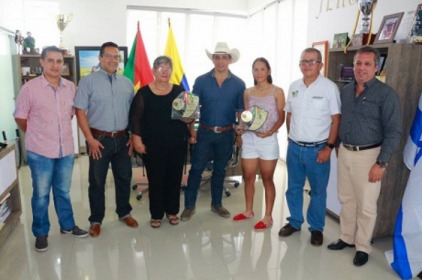 Gobernador entregó reconocimiento a ciclista Laura Castillo y patinador Kevin Lenis