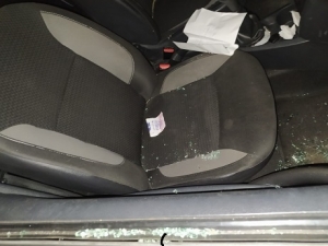 Ladrones motorizados rompieron vidrio de carro y hurtaron bolso de mujer en centro de Yopal