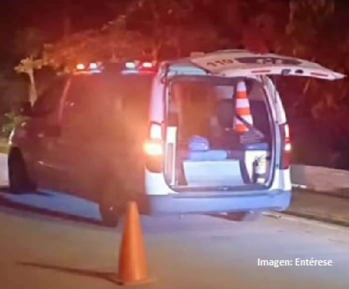 En Monterrey motociclista pierde la vida al estrellarse contra un camión