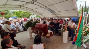 Familiares, amigos y dirigentes políticos se reunieron ayer en Trinidad para rendirle un homenaje póstumo al exalcalde Fabio Betancourt
