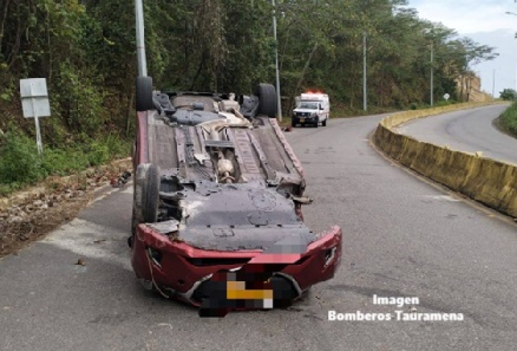 Vehículo particular terminó volcado en la vía que de Tauramena conduce a Paso Cusiana