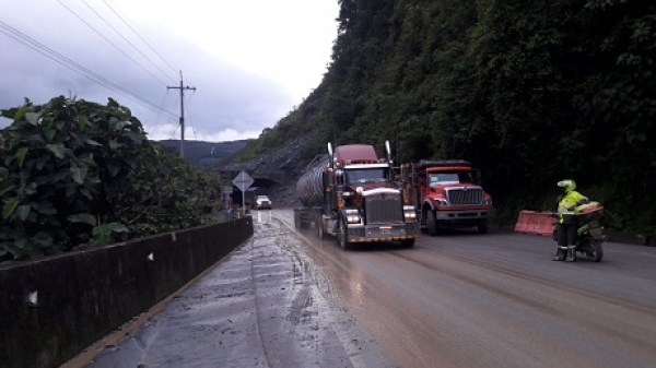 Coviandes evacua los vehículos de carga en la vía Villavicencio - Bogotá