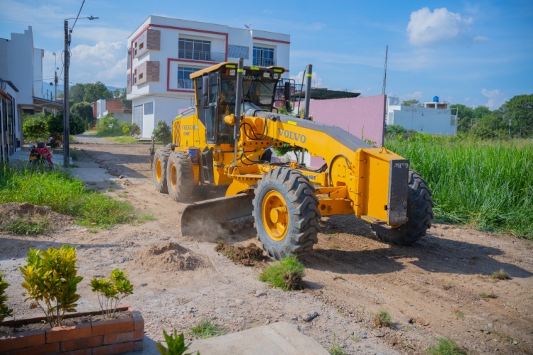 Realizan mantenimiento en vías de 10 barrios de la Comuna VII en Yopal