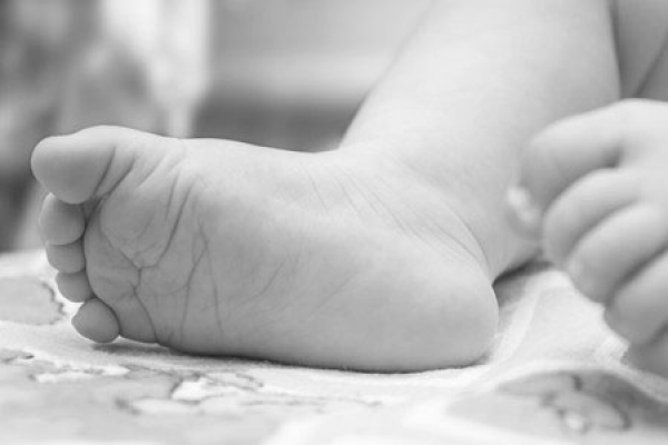 Un bebé de 3 meses falleció mientras era amamantado