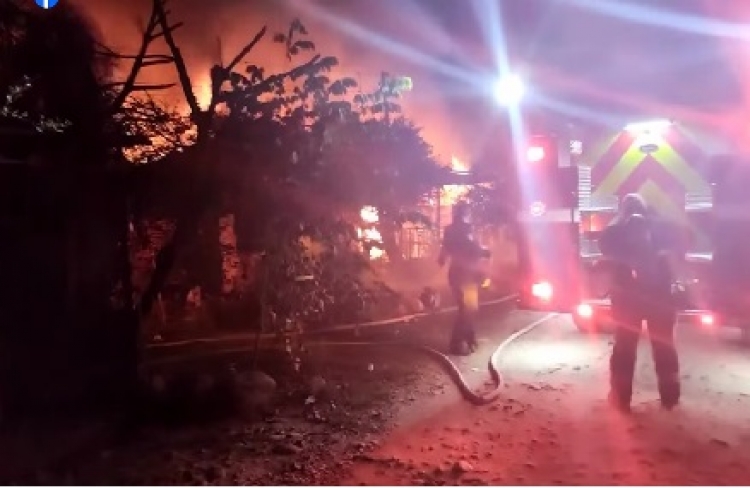 Mi Nueva Esperanza fue víctima de las llamas: Veinte viviendas quedaron calcinadas luego de voraz incendio