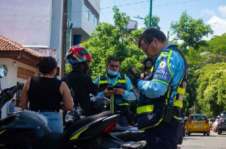 Medida de restricción del parrillero menor de trece años no ha tenido la acogida que las autoridades esperaban