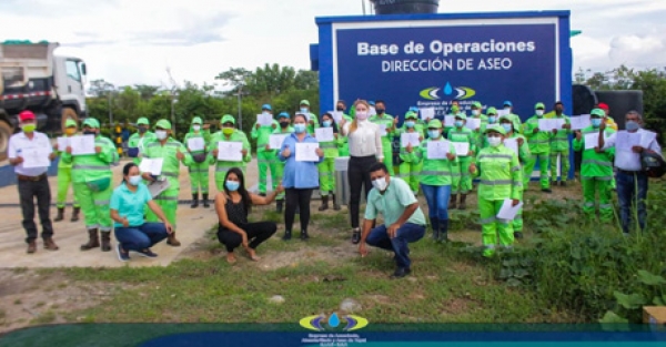 Operarios de aseo de la EAAAY fueron certificados por el Sena