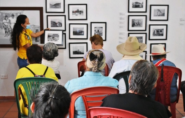 Adultos mayores realizaron recorrido por la Casa Museo Ocho de Julio en Yopal