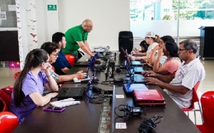Personas con discapacidad visual y cuidadores reciben capacitación en herramientas tecnológicas accesibles