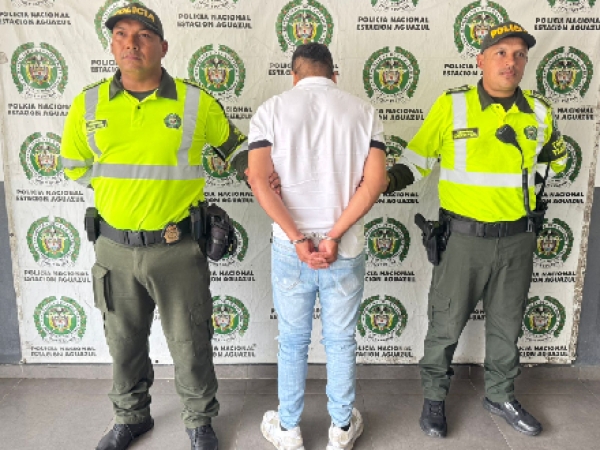 Policía detuvo por orden judicial a un hombre que se movilizaba en una motocicleta