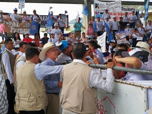 Uribe respaldó los candidatos por el Centro Democrático y descalificó la paz del ELN