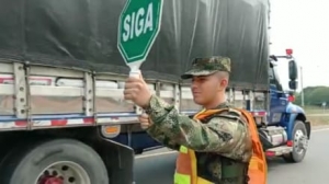 Soldados de la Brigada XVI apoyan acciones de control vial durante Semana Santa