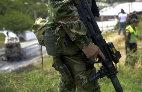 Un policía y tres disidentes de las Farc muertos en bombardeo en el Meta