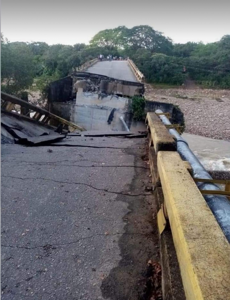 Colapsó puente sobre el río Ariporo. Incomunicados Boyacá, Casanare y Arauca.
