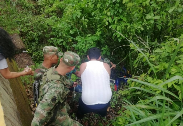 Una pareja que se desplazaba en moto cayó a una quebrada en Cupiagua de Aguazul