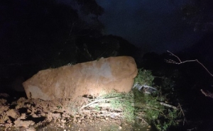 Enorme piedra obligó al cierre total de la Transversal del Cusiana en el sector de Aguazul